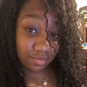 Meet your Posher, Alexis