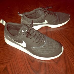 Nike Air Max - Size 9 Women