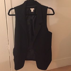 Black j crew vest with pockets