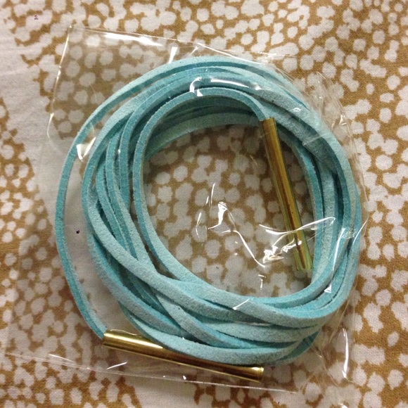 Light baby blue choker wrap vegan necklace - Picture 2 of 2