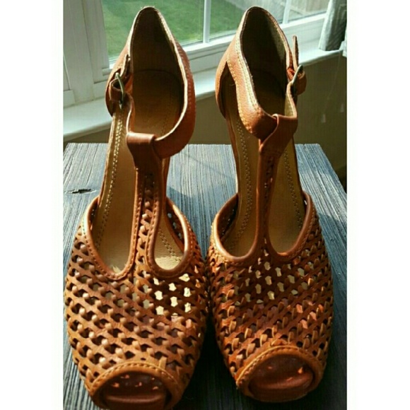 FRYE Sandals