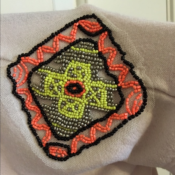 💚Cute sweater with shoulder appliqués 💠 - Picture 2 of 4