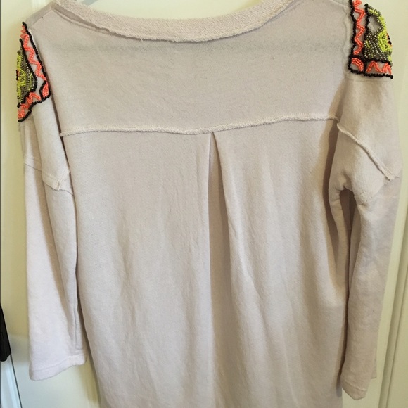 💚Cute sweater with shoulder appliqués 💠 - Picture 3 of 4