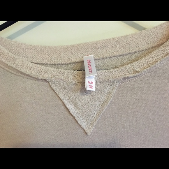 💚Cute sweater with shoulder appliqués 💠 - Picture 4 of 4