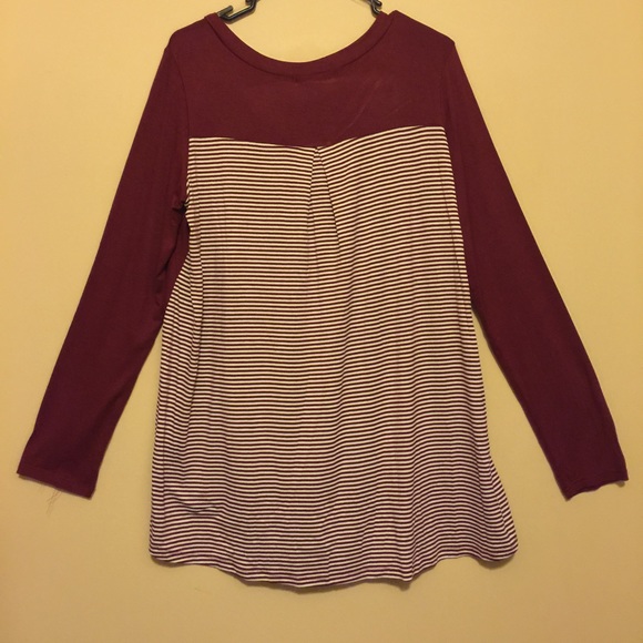 Maroon and Cream High-Low Top - Picture 3 of 4