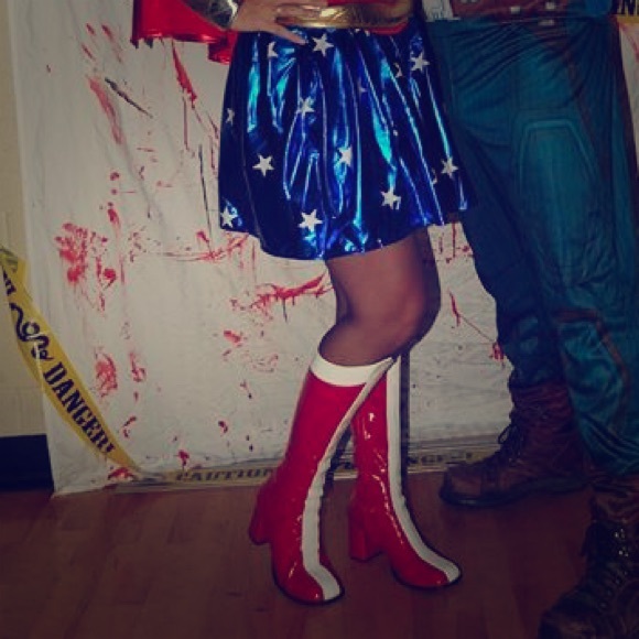 Amazing Wonder Woman boots - sz. 9
