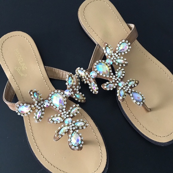 Flat sandals