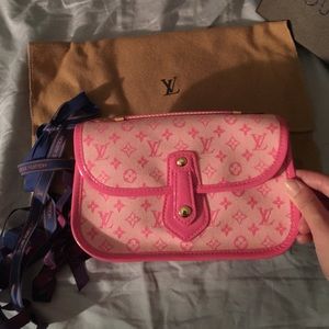 Mini Lin Louis Vuitton Mary Kate Trousse Pochette