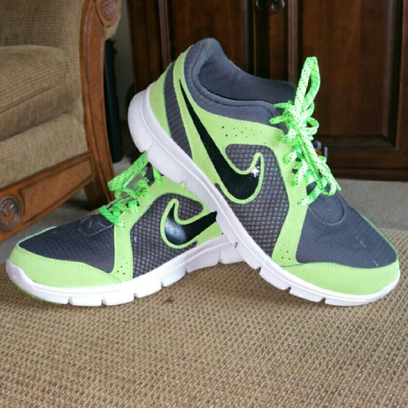 Nikes mens shoes