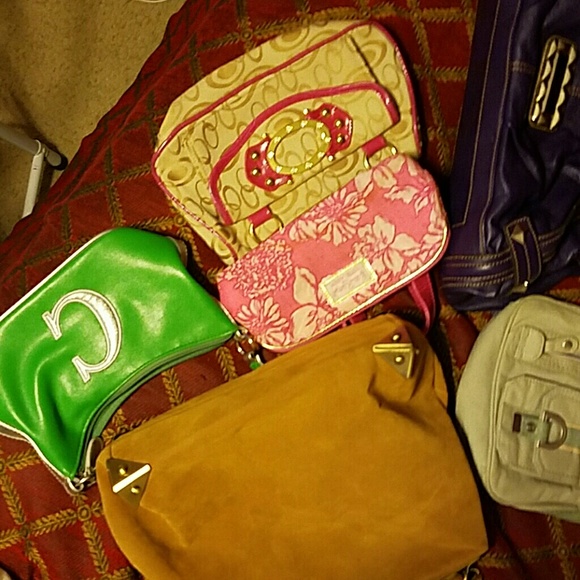 Handbags - Picture 4 of 4