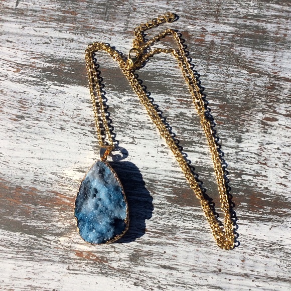 Gilded Gray Druzy Gold Stone Quartz Necklace New Dark Gray Large Pendant Cheugy - Picture 6 of 7