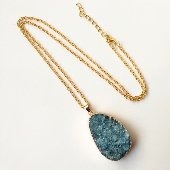 Gilded Gray Druzy Gold Stone Quartz Necklace New Dark Gray Large Pendant Cheugy - Picture 7 of 7