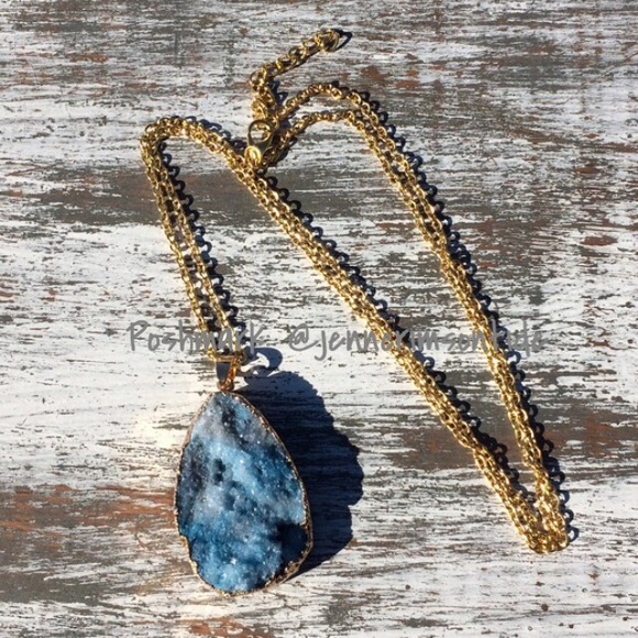 Gilded Gray Druzy Gold Stone Quartz Necklace New Dark Gray Large Pendant Cheugy - Picture 4 of 7