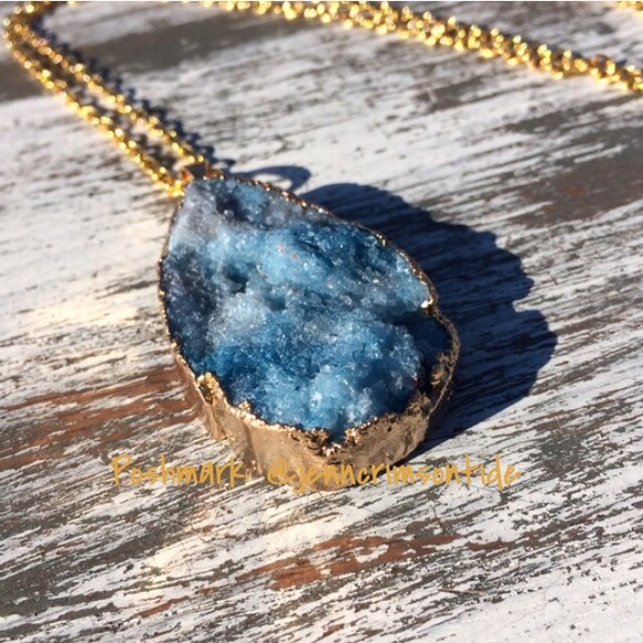Gilded Gray Druzy Gold Stone Quartz Necklace New Dark Gray Large Pendant Cheugy - Picture 5 of 7