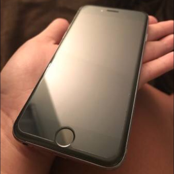 UNLOCKED iPhone 6S - Picture 1 of 2