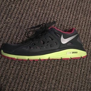Nike dual fusion