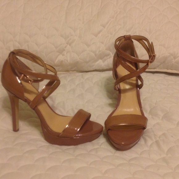Gianni Bini 4" nude heels