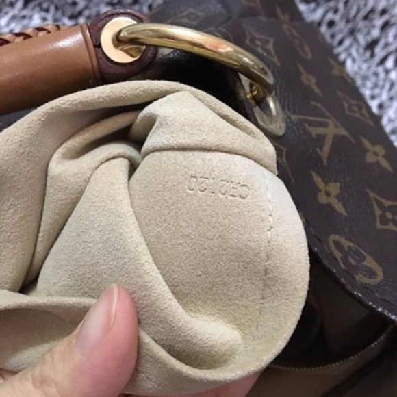 SOLD Louis Vuitton Artsy Monogram - Picture 4 of 4