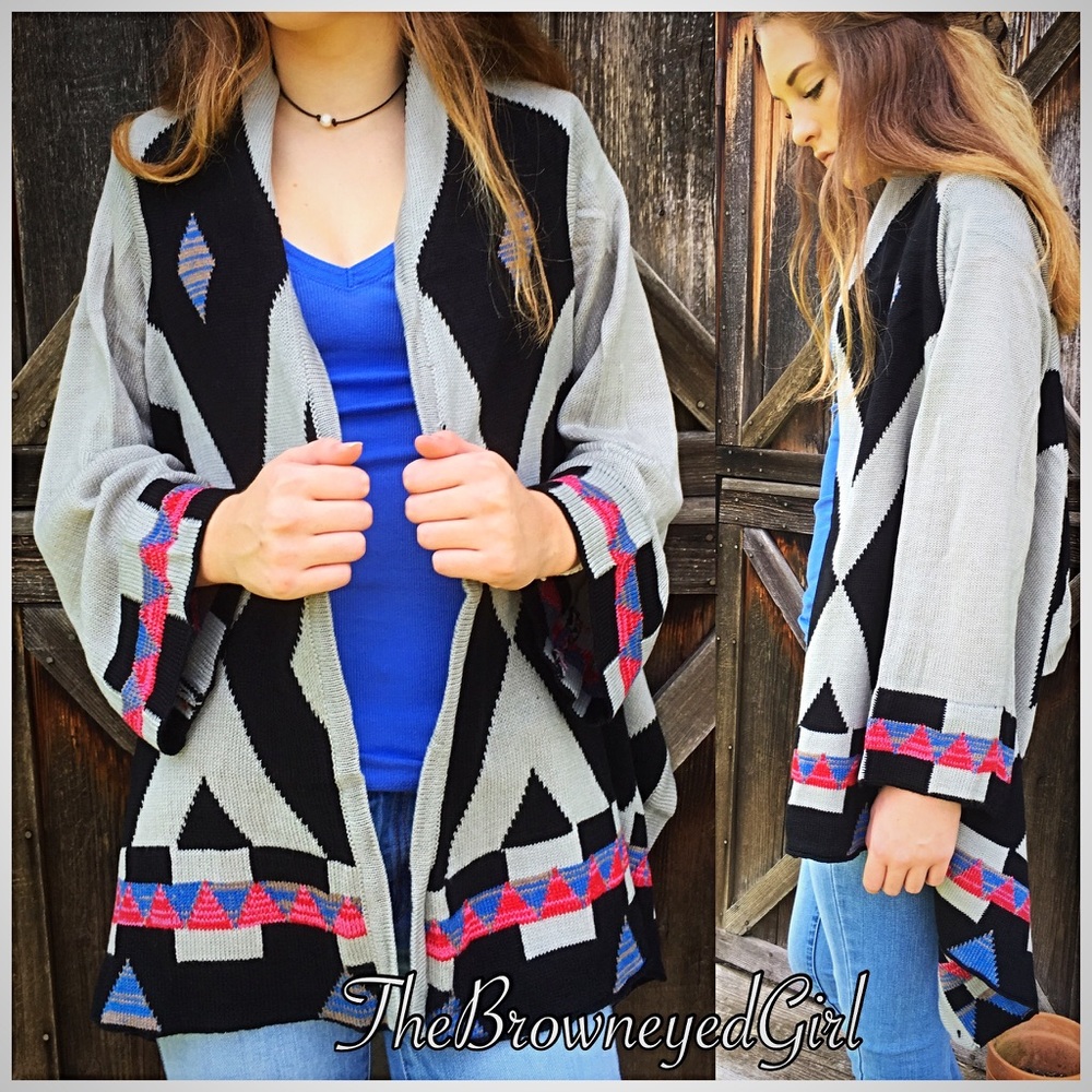 5🌟Cascading Tribal Print Grey And Black Cardigan