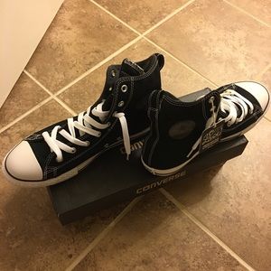 Converse Black/White Chuck Taylor Hi-Top Size 6