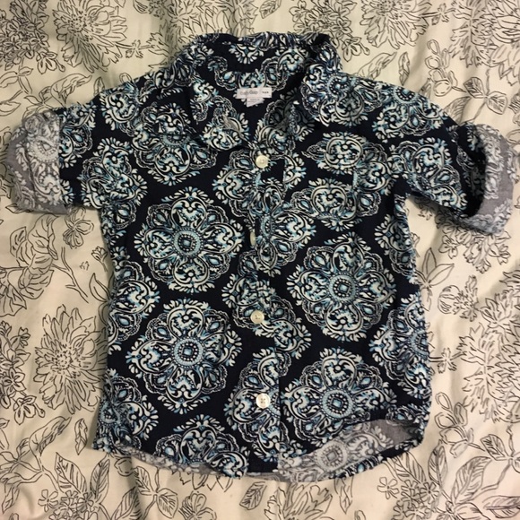 🔥MAKE AN OFFER🔥 Gap blue patterned button down