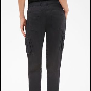Forever 21 NWOT utility jogger with cargo pockets.