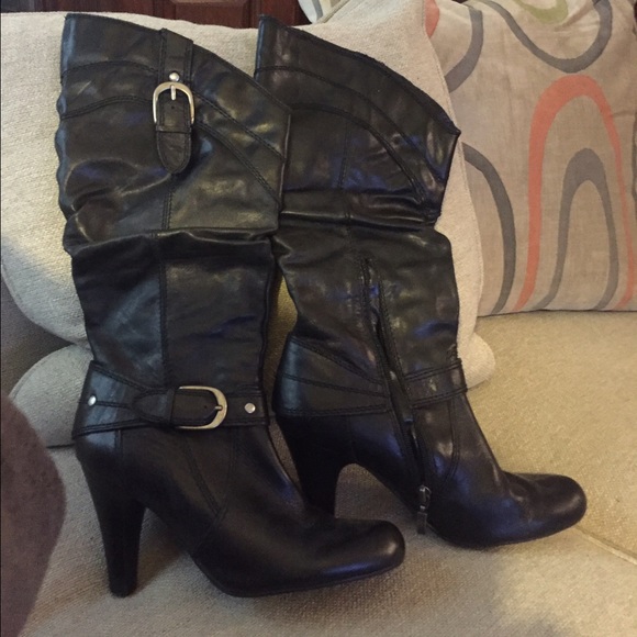 Barely worn!  Blackened-brown mid-calf boot.
