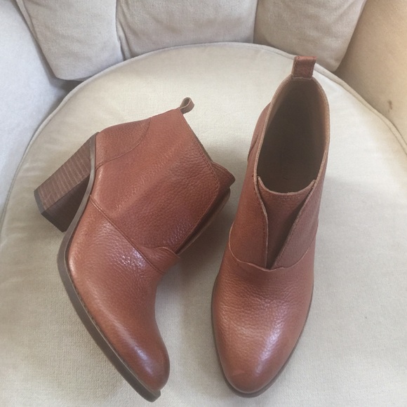 Lucky brand ehllen boots beautiful brown leather