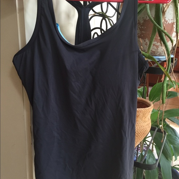 Athleta work out top. - Picture 1 of 2