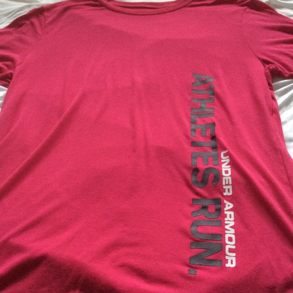 Under Armour Tops - Under Armour tshirt