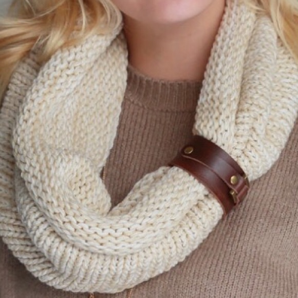🔺LAST🔻Knitted beige infinity scarf leather cuff - Picture 3 of 4