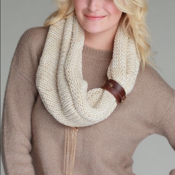 🔺LAST🔻Knitted beige infinity scarf leather cuff - Picture 4 of 4