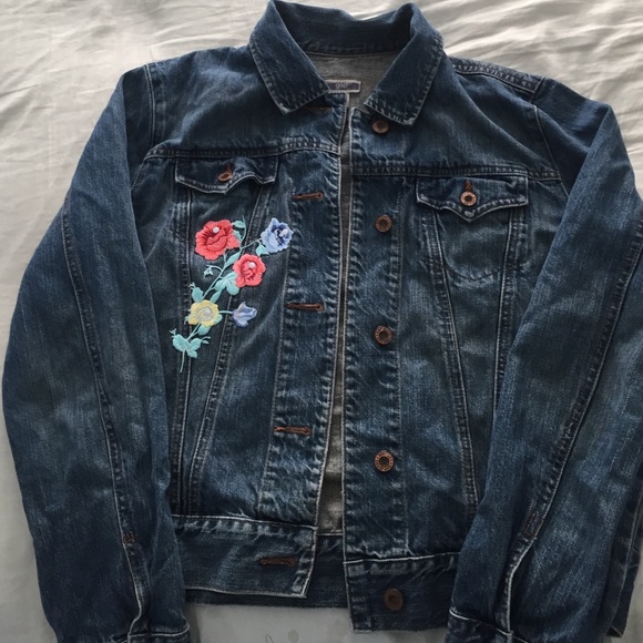 Denim jacket with added flower detail. 🌺 - Picture 1 of 1