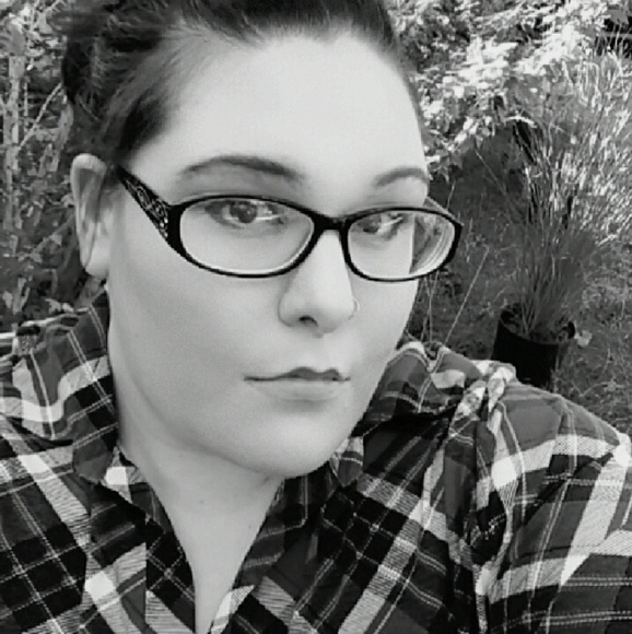 Meet your Posher, Samantha - Picture 2 of 3