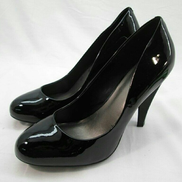 INC "Malinda" Black patent pumps