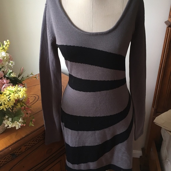 VENUS Color Block Sweater Dress - Picture 3 of 4