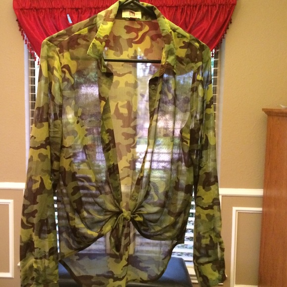 Sheer camo top - Picture 2 of 4