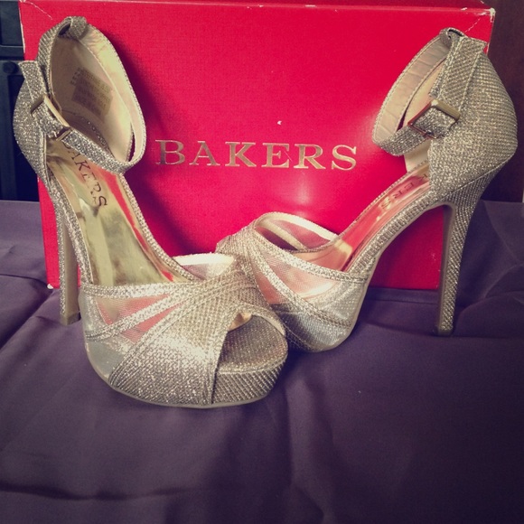 Sale‼️‼️Bakers Steffani