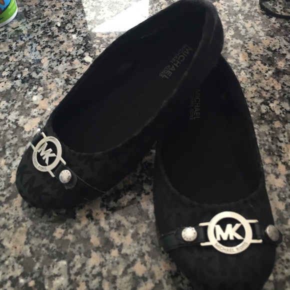 Girls Sz 13 Michael Kors Black Flats run small❗️