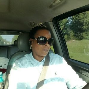 Meet your Posher, Deborah