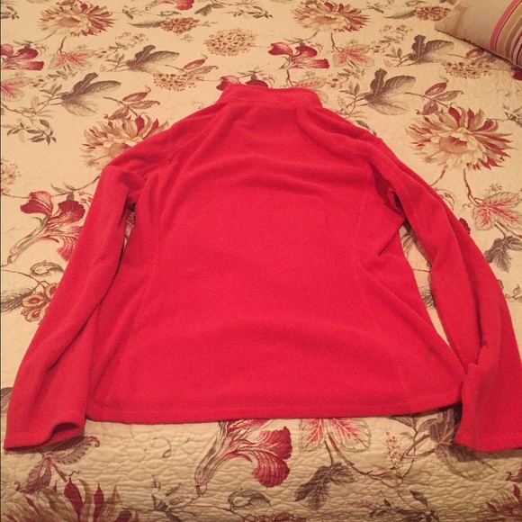 Sold in Bundle/ North Face Pullover - Picture 3 of 3