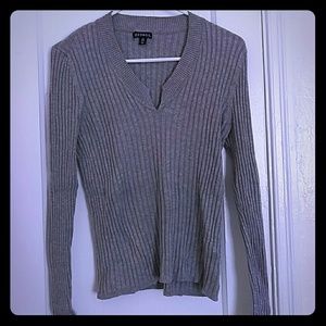 Gray long-sleeved shirt