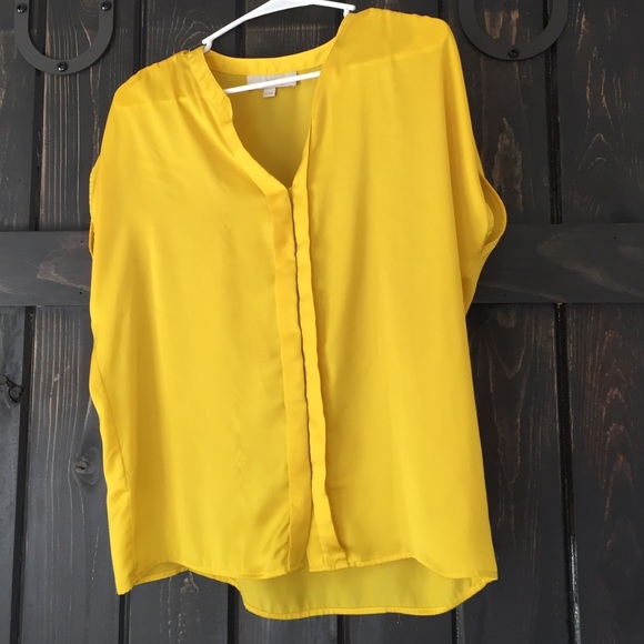 Silky yellow button down short sleeve top - Picture 1 of 1
