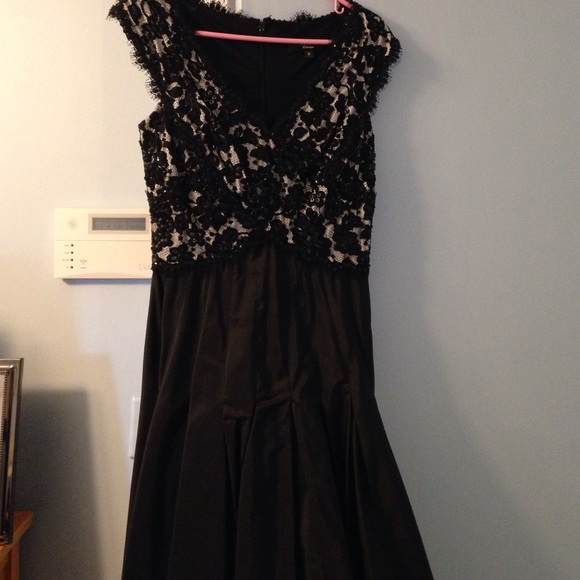 Women's dress - Picture 1 of 4