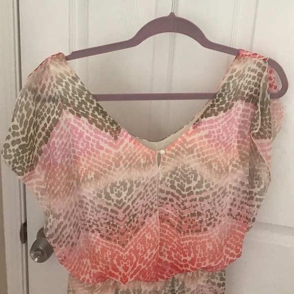 Dress with fun pattern. Button back - Picture 2 of 2