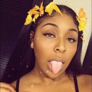 Meet your Posher, Kayla