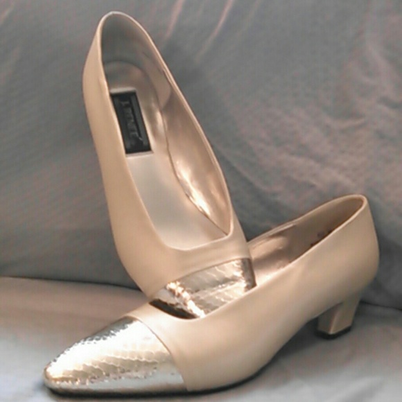 J.Renee' gold low.heel pumps