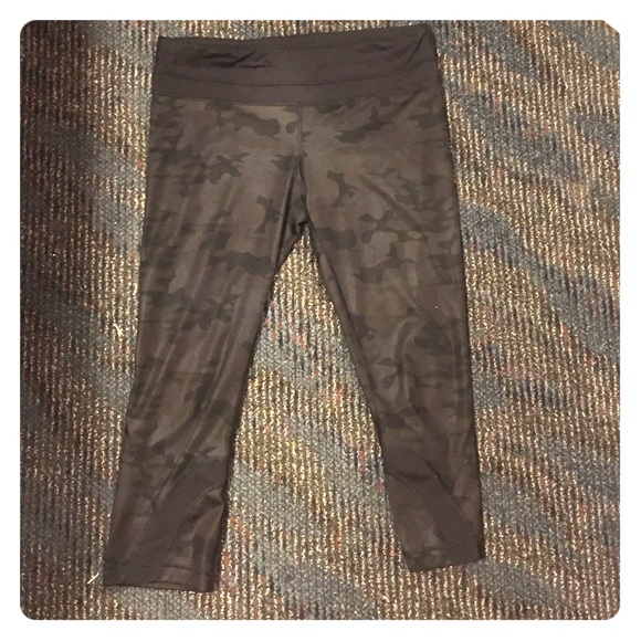Black Camo Lululemon Crop Leggings