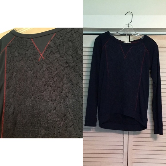 Long-sleeved laced shirt