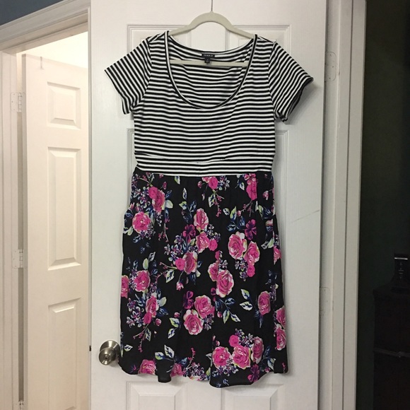 😍Super cute XL striped floral dress😍
